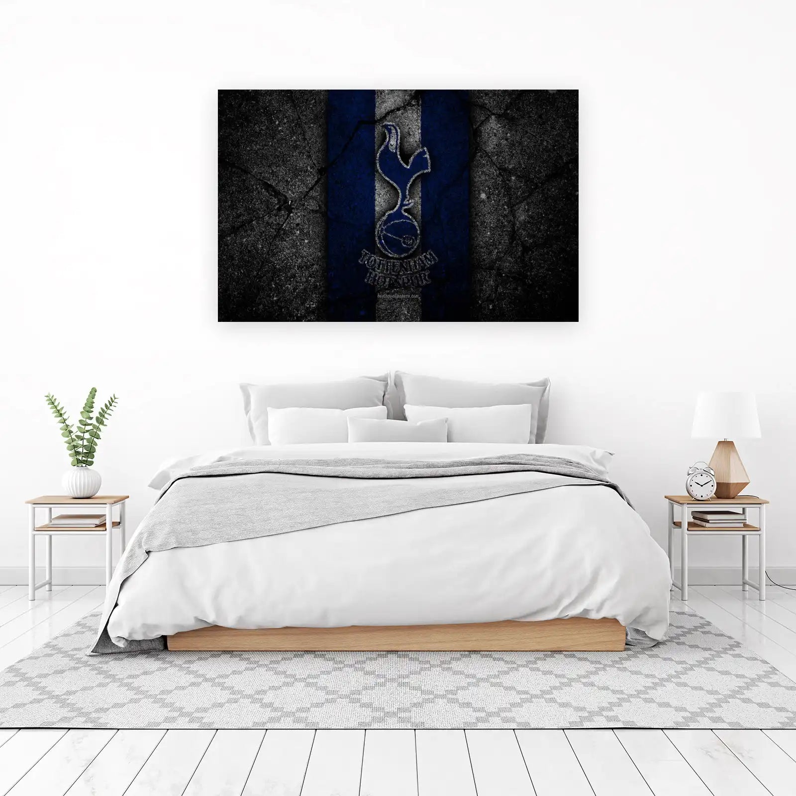Tottenham Hotspur Grunge Emblem Wall Art