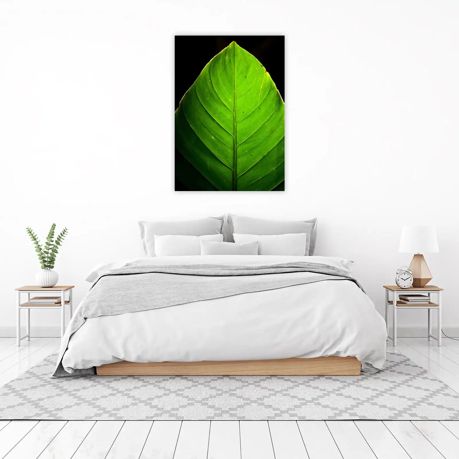 Vibrant Green Leaf Close-Up Wall Art